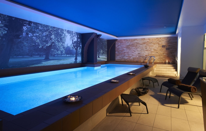 Imagen de la piscina del Hotel Pestana Chelsea Bridge & Spa. Foto 16