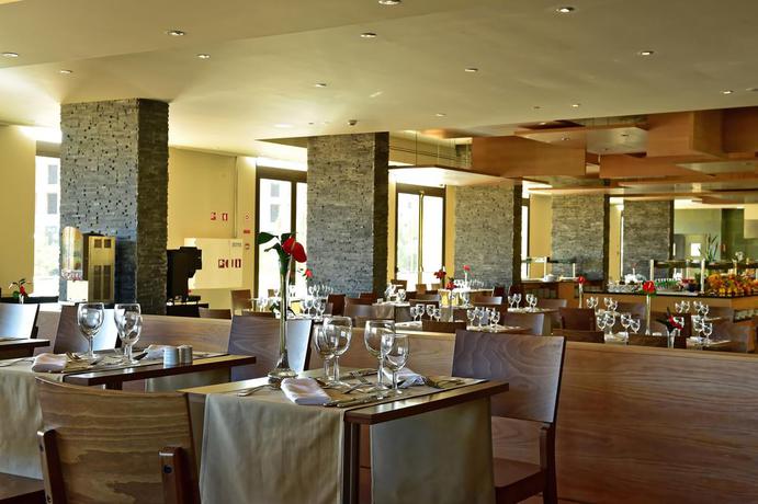 Imagen del bar/restaurante del Hotel Pestana Colombos Premium Club All Inclusive. Foto 2