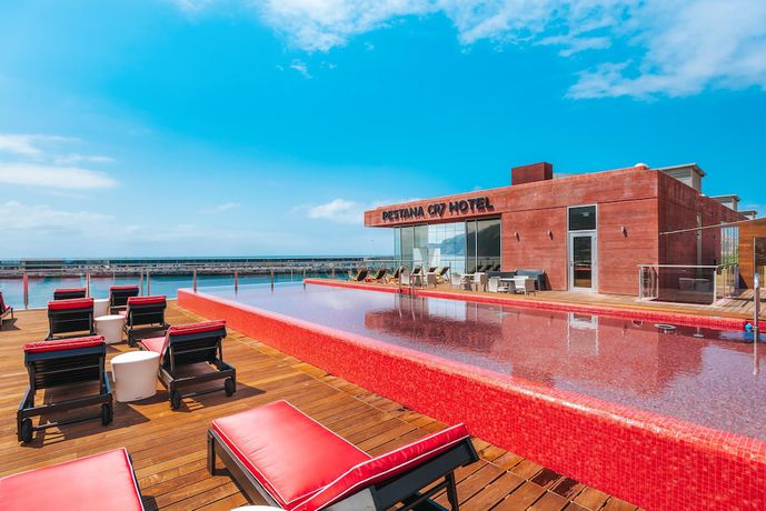 Imagen de la piscina del Hotel Pestana Cr7 Funchal. Foto 20