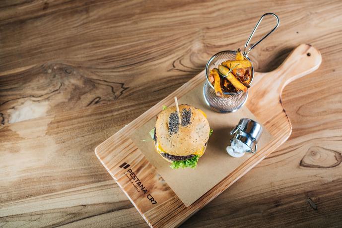 Imagen del bar/restaurante del Hotel Pestana Cr7 Funchal. Foto 6