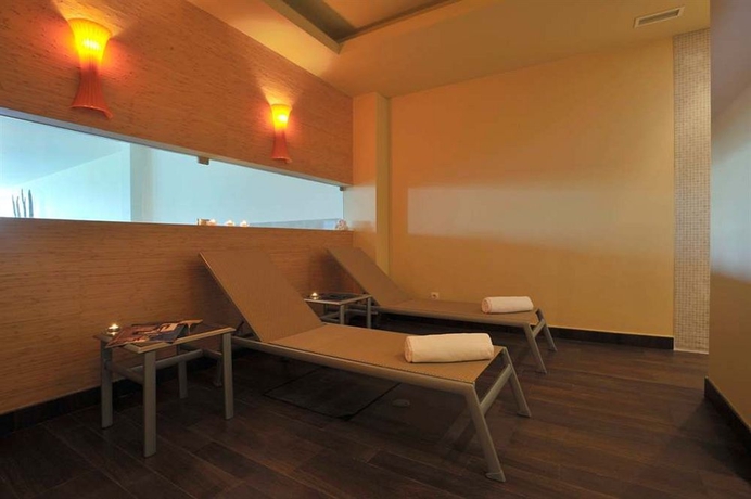 Imagen de la piscina del Hotel Pestana Dom João II. Foto 15