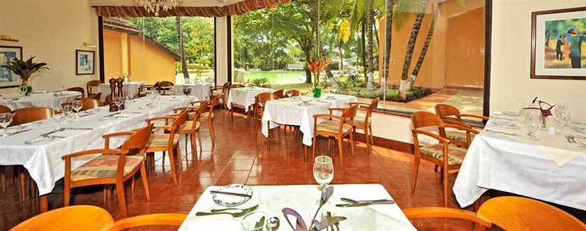 Imagen del bar/restaurante del Hotel Pestana Miramar São Tomé. Foto 2