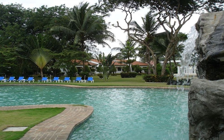 Imagen de la piscina del Hotel Pestana Miramar São Tomé. Foto 12