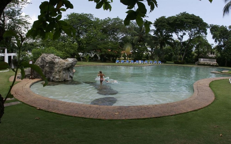 Imagen de la piscina del Hotel Pestana Miramar São Tomé. Foto 14