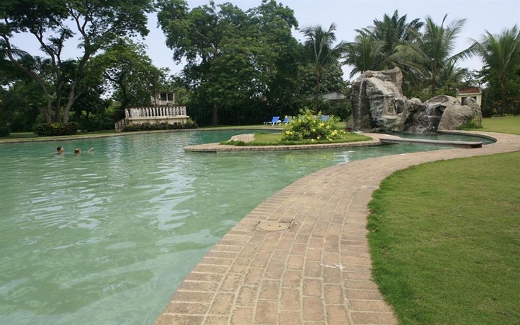 Imagen de la piscina del Hotel Pestana Miramar São Tomé. Foto 16