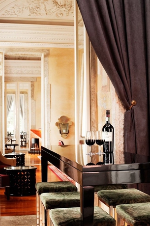Imagen del bar/restaurante del Hotel Pestana Palacio Do Freixo, Pousada and National Monument - The Leading Hotels Of The World. Foto 6