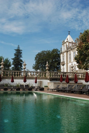 Imagen de la piscina del Hotel Pestana Palacio Do Freixo, Pousada and National Monument - The Leading Hotels Of The World. Foto 16