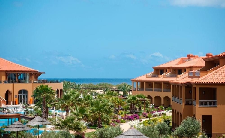 Imagen de los exteriores del Hotel Pestana Porto Santo Premium All Inclusive Beach and SPA Resort. Foto 7