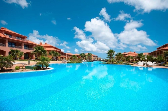 Imagen de la piscina del Hotel Pestana Porto Santo Premium All Inclusive Beach and SPA Resort. Foto 12