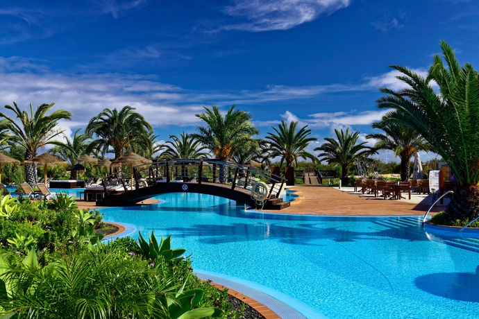 Imagen de la piscina del Hotel Pestana Porto Santo Premium All Inclusive Beach and SPA Resort. Foto 14