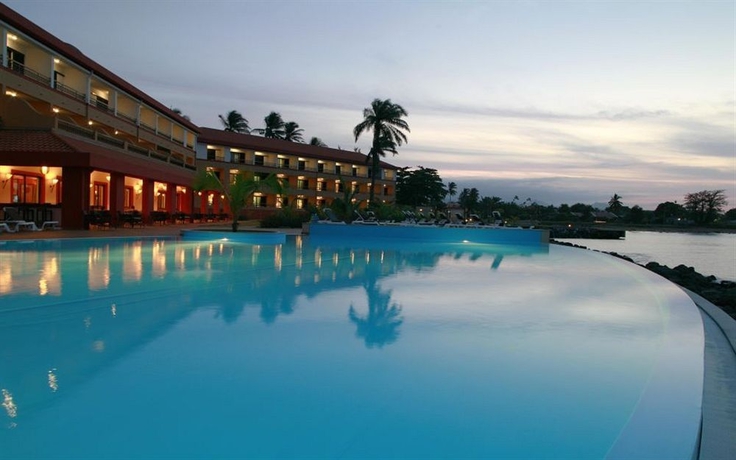Imagen de la piscina del Hotel Pestana São Tomé. Foto 15