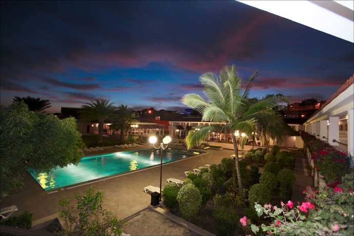 Imagen de la piscina del Hotel Pestana Trópico - Ocean and City. Foto 14