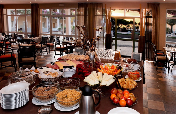 Imagen del bar/restaurante del Hotel Pestana Trópico - Ocean and City. Foto 4