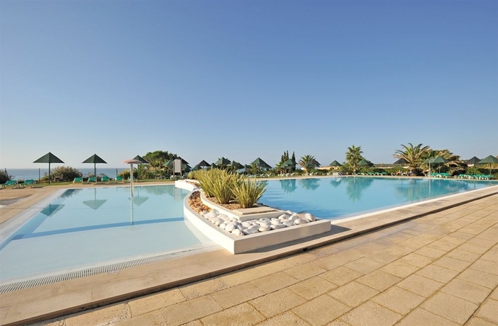 Imagen de la piscina del Hotel Pestana Viking Beach & Golf Resort. Foto 11