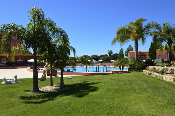 Imagen de los exteriores del Hotel Pestana Vila Sol - Vilamoura Premium Golf Resort. Foto 10