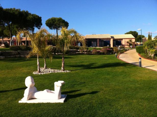 Imagen de los exteriores del Hotel Pestana Vila Sol - Vilamoura Premium Golf Resort. Foto 13