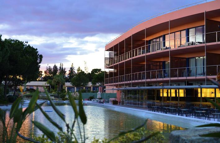 Imagen de los exteriores del Hotel Pestana Vila Sol - Vilamoura Premium Golf Resort. Foto 18