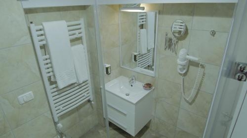 Imagen de la habitación del Hotel Pestera Cota. Foto 6