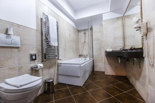 Imagen general del Hotel Pestera Cota. Foto 4