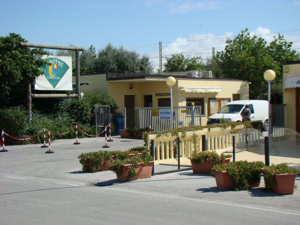 Imagen de los interiores del Hotel Pet Family Camping Cortina. Foto 20