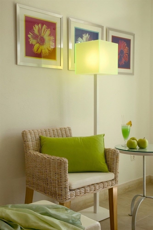 Imagen de los interiores del Hotel Petasos Beach Resort and Spa. Foto 11