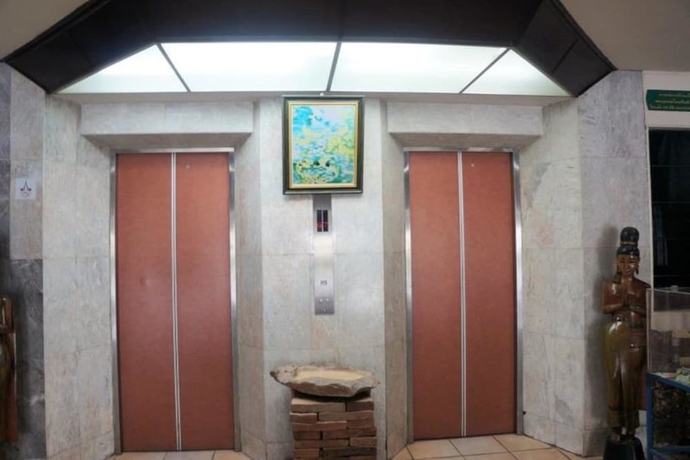 Imagen de los interiores del Hotel Petchkasem Grand. Foto 13