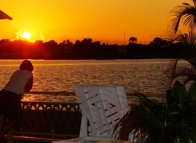 Imagen de los exteriores del Hotel Petén. Foto 11