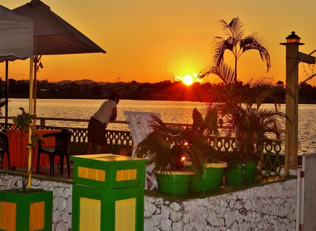 Imagen de los exteriores del Hotel Petén. Foto 12