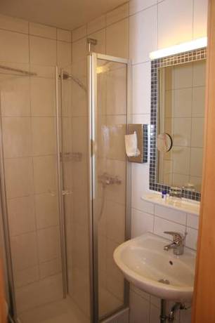 Imagen de la habitación del Hotel Petersen. Foto 16