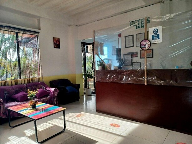 Imagen de los interiores del Hotel Pete's Inn. Foto 28