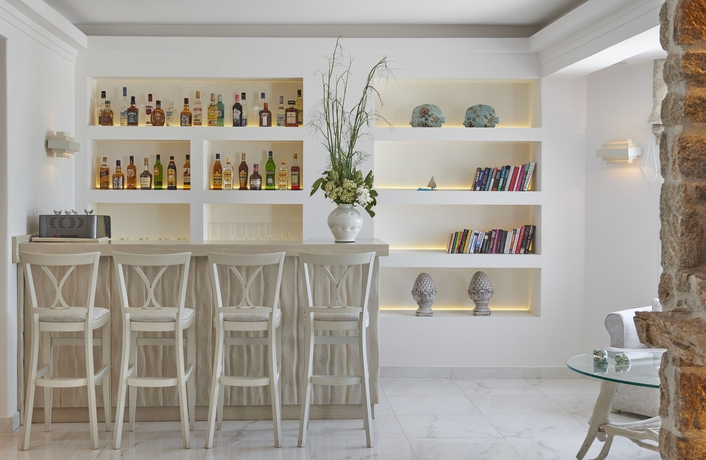 Imagen del bar/restaurante del Hotel Petinos Beach. Foto 6