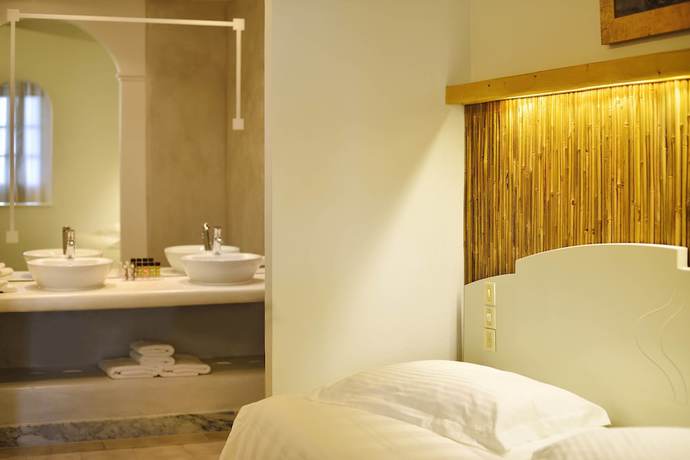 Imagen de la habitación del Hotel Petinos. Foto 14