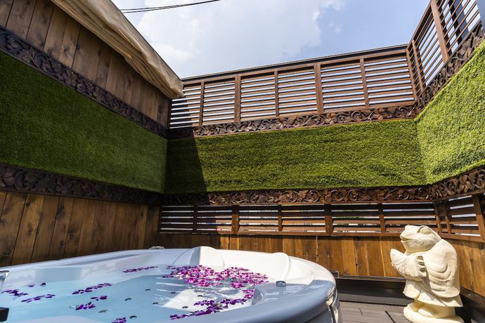 Imagen de la piscina del Hotel Petit Bali Garden Shin-okubo - Adults Only. Foto 20
