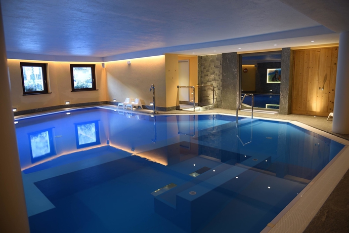 Imagen de la piscina del Hotel Petit, Cogne. Foto 8