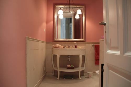 Imagen general del Hotel Petit El Vitraux. Foto 6