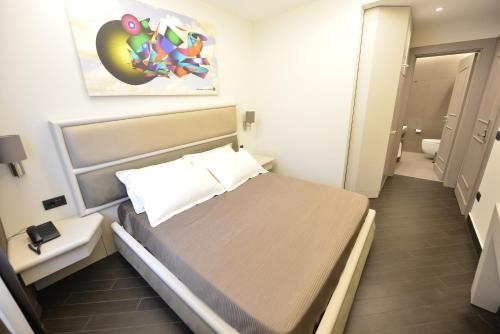 Imagen de la habitación del Hotel Petit Elita. Foto 9