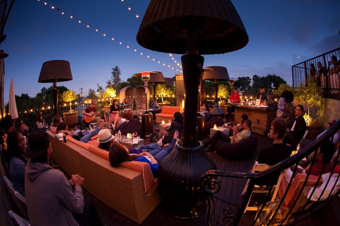 Imagen del bar/restaurante del Hotel Petit Ermitage. Foto 2