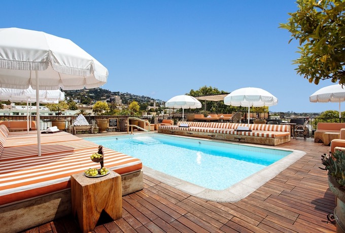 Imagen de la piscina del Hotel Petit Ermitage. Foto 14