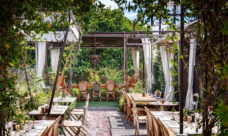 Imagen del bar/restaurante del Hotel Petit Ermitage. Foto 4