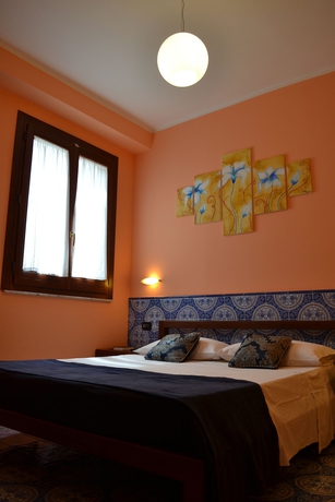 Imagen de la habitación del Hotel Petit. Foto 5