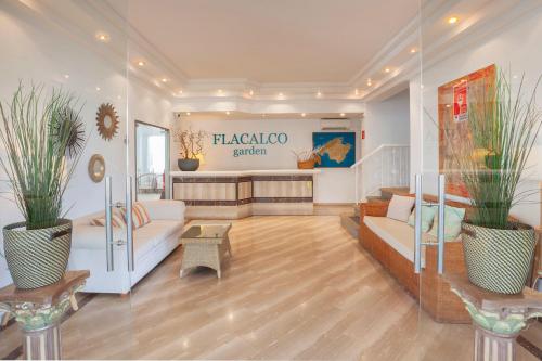 Imagen de los interiores del Hotel Petit Garden by Flacalco. Foto 17