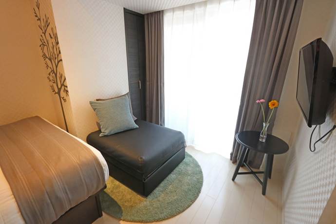 Imagen de la habitación del Hotel Petit Grande Homes. Foto 11