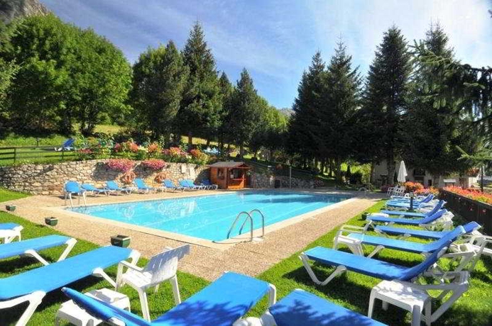 Imagen de la piscina del Hotel Petit Lacreu. Foto 7