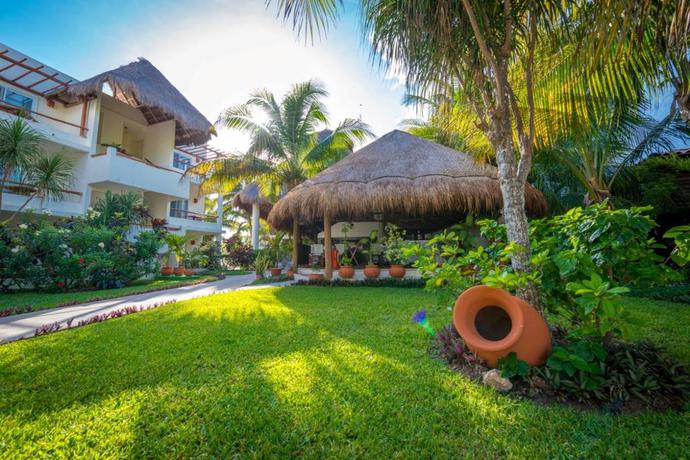 Imagen general del Hotel Petit Lafitte Beach Front Hotel and Bungalows. Foto 1