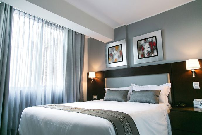 Imagen de la habitación del Hotel Petit Palace Apart Suites. Foto 3