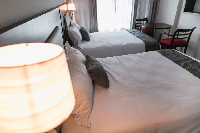 Imagen de la habitación del Hotel Petit Palace Apart Suites. Foto 7