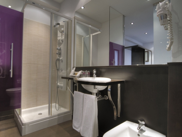 Imagen de la habitación del Hotel Petit Palace Arana. Foto 7