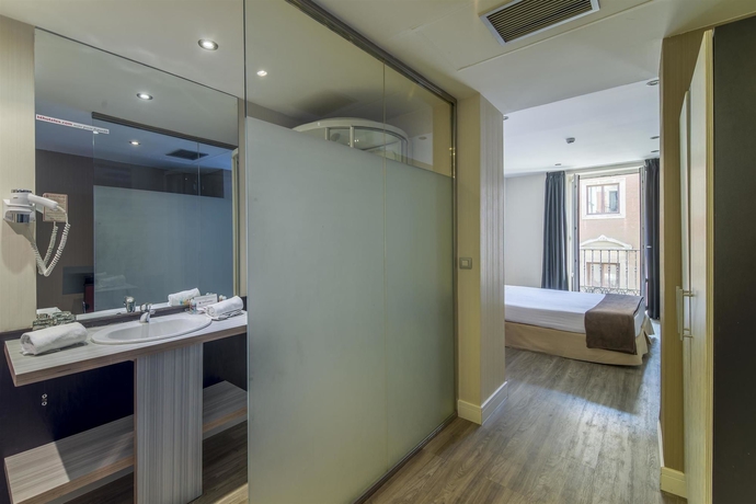 Imagen de la habitación del Hotel Petit Palace Arenal. Foto 12