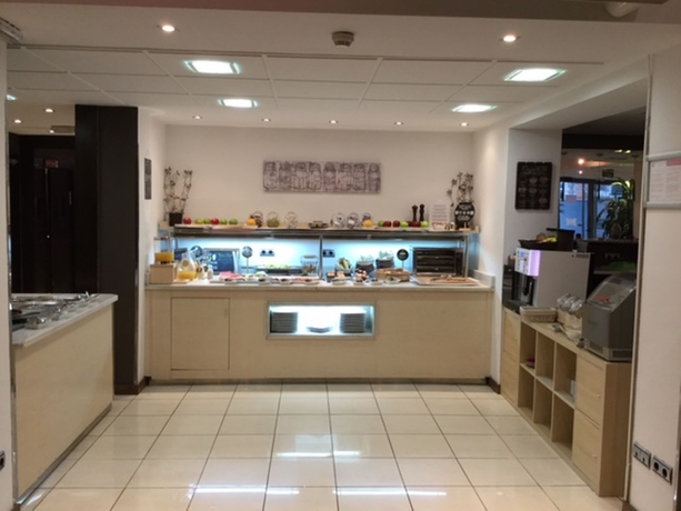 Imagen del bar/restaurante del Hotel Petit Palace Arturo Soria. Foto 6