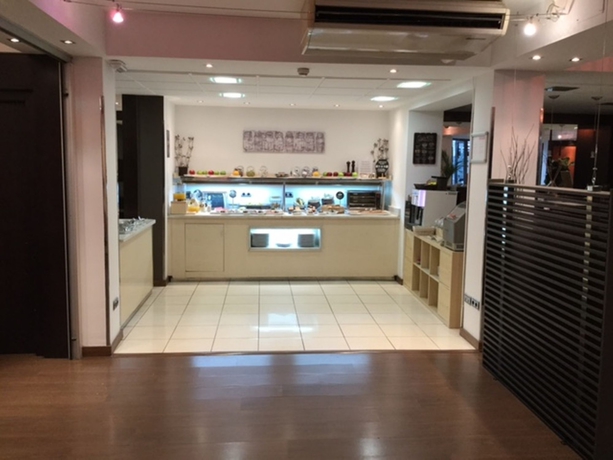 Imagen del bar/restaurante del Hotel Petit Palace Arturo Soria. Foto 7